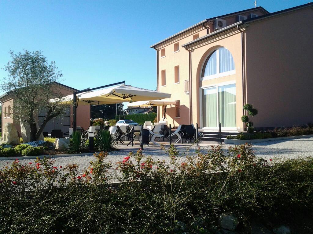 Agrialloggi La Palazzina Curtarolo Eksteriør billede